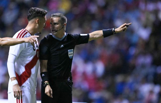 Peru's midfielder #11 Jairo Velez argues with the referee during the international friendly football match between Peru and Spain at Cuauhtemoc Stadium in Puebla, Mexico, on June 8, 2026. (Photo by CARL DE SOUZA / AFP)