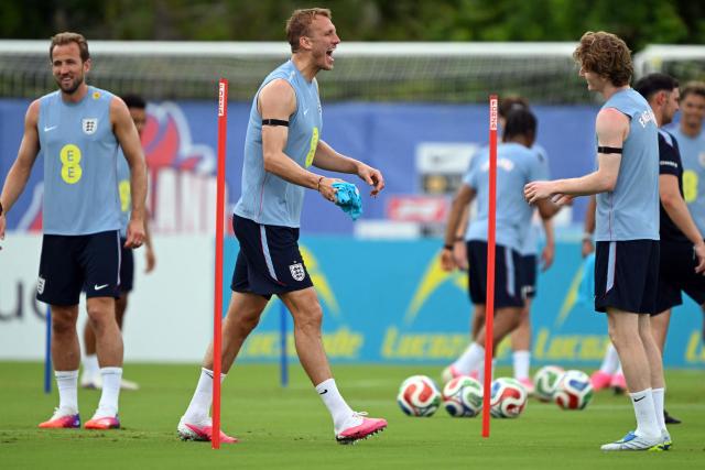 England's forward #18 Anthony Gordon (C) and England's defender #15 Dan Burn (R) practice during a training session as part of the team's preparation for its FIFA World Cup football tournament opening match against Croatia at the team's training camp in Palm Beach Gardens on June 9, 2026. (Photo by CHANDAN KHANNA / AFP)