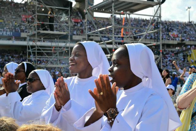 Nuns chant prior a prayer vigil at the Lluis Companys Olympic Stadium in Barcelona, on June 9, 2026. Pope Leo XIV is visiting Spain June 6-12 with stops in Madrid, Barcelona, and the Canary Islands, where he will meet with migrants and organisations dedicated to helping them. (Photo by Stefano RELLANDINI / AFP)