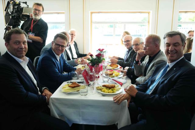 Bavaria's State Premier and leader of the conservative Christian Social Union (CSU) Markus Soeder (R) sits opposite German Vice Chancellor and Finance Minister Lars Klingbeil (L) at the Social Democratic Party's (SPD) 'Seeheimer Kreises Spargelfahrt' (Asparagus tour of the Seeheimer Group) in Berlin, on June 9, 2026. (Photo by Markus Schreiber / POOL / AFP)