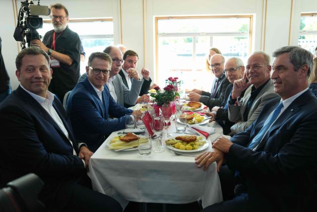 Bavaria's State Premier and leader of the conservative Christian Social Union (CSU) Markus Soeder (R) sits opposite German Vice Chancellor and Finance Minister Lars Klingbeil (L) at the Social Democratic Party's (SPD) 'Seeheimer Kreises Spargelfahrt' (Asparagus tour of the Seeheimer Group) in Berlin, on June 9, 2026. (Photo by Markus Schreiber / POOL / AFP)