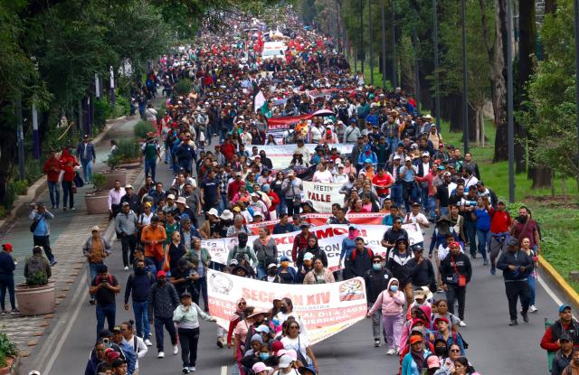 Teachers and studens from Ayotzinapa school march to the Ciudad de Mexico Stadium in Mexico City on June 9, 2026. Thousands of teachers blocked an avenue leading to the Azteca Stadium in Mexico City, 48 hours before the opening ceremony of the 2026 World Cup at that venue. (Photo by Gerardo Magallon / AFP)