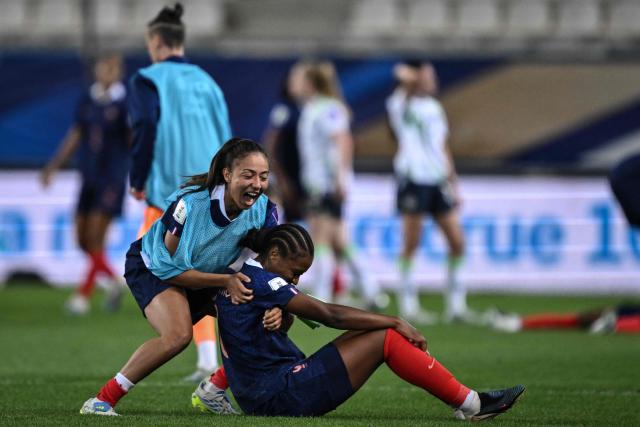 France players celebrate after winning the FIFA Women's World Cup Europe Zone Qualifiers League A Group 2 football match between France and the Republic of Ireland at the Stade des Alpes stadium in Grenoble, French Alps, on June 9, 2026. (Photo by JEFF PACHOUD / AFP)
