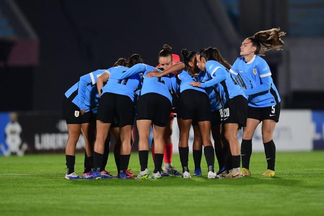 Players of Uruguay huddle ahead of the CONMEBOL Nations League Women football match between Uruguay and Venezuela at the Centenario stadium in Montevideo on June 9, 2026. (Photo by Dante FERNANDEZ / AFP)