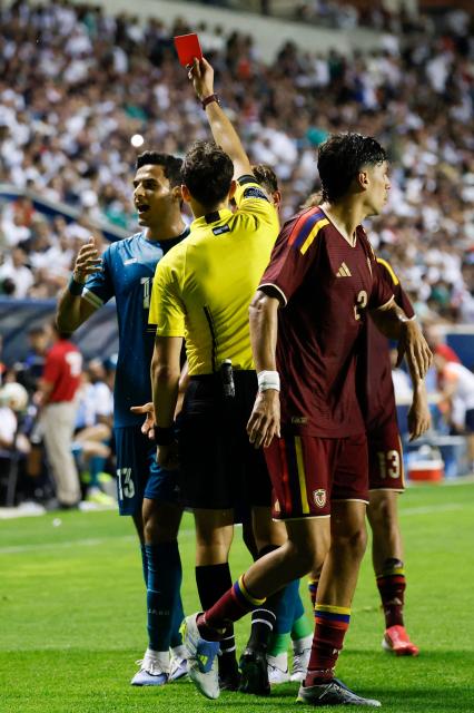 Referee gives a red card to Iraq's forward #13 Ali Yousif during the international friendly football match between Iraq and Venezuela at SeatGeek Stadium in Bridgeview, Illinois on June 9, 2026. (Photo by KAMIL KRZACZYNSKI / AFP)