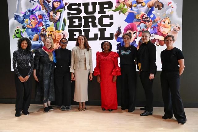 Kenya's First Lady Rachel Ruto (C-R) and President of Finland's wife Suzanne Innes-Stubb (C-L) pose for medias with participants of the roundtable discussion 'Women and girls in technology and game industries' at Supercell in Helsinki, Finland on June 10, 2026. (Photo by Jade Silpo / Lehtikuva / AFP) / Finland OUT