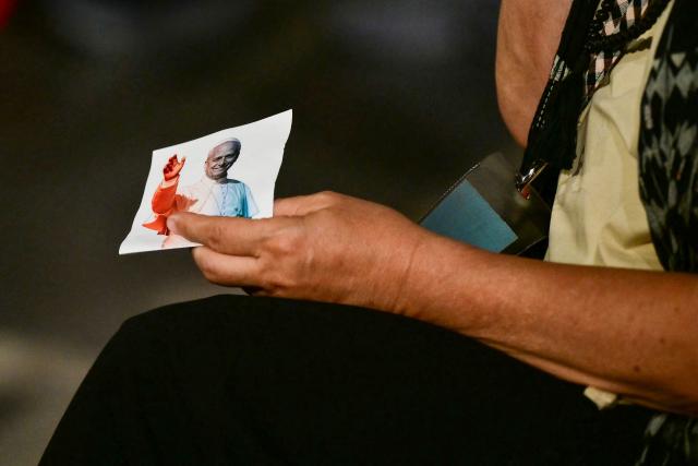 A prisoner holds an image of Pope Leo XIV in her hand during a visit by Pope Leo XIV to the Brians 1 prison in Sant Esteve Sesrovires, near Barcelona, on June 10, 2026. Pope Leo XIV is visiting Spain June 6-12 with stops in Madrid, Barcelona, and the Canary Islands, where he will meet with migrants and organisations dedicated to helping them. (Photo by Stefano RELLANDINI / AFP)