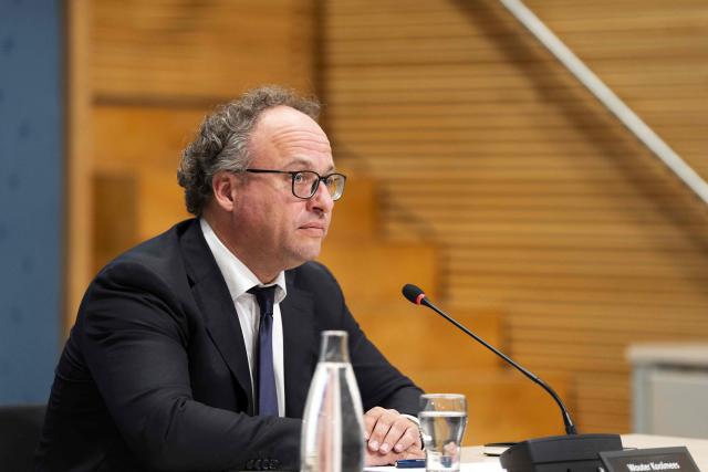 Former Dutch Minister of Social Affairs and Employment Wouter Koolmees takes part in the public hearings of the parliamentary inquiry committee into the coronavirus policy in The Hague on June 10, 2026. (Photo by Jeroen Jumelet / ANP / AFP) / Netherlands OUT