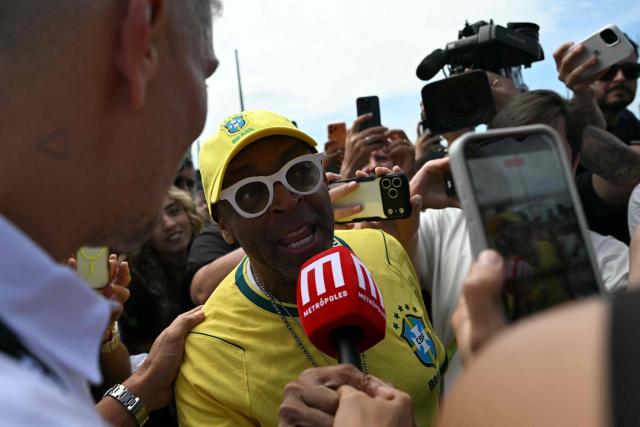US director and executive producer Spike Lee (C) answers journalists' questions as hearrives to attend a training session ahead of Brazil's 2026 FIFA World Cup Group C football match against Morocco in Morris Township on June 10, 2026. (Photo by Mauro PIMENTEL / AFP)