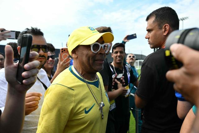 US director and executive producer Spike Lee (C) arrives to attend a training session ahead of Brazil's 2026 FIFA World Cup Group C football match against Morocco in Morris Township on June 10, 2026. (Photo by Mauro PIMENTEL / AFP)