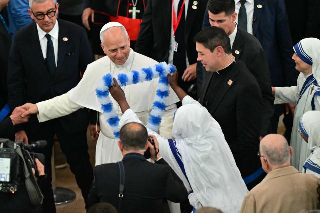A nun of the Missionaries of Charity order gives a garland to Pope Leo XIV after meeting with Diocesan charity and welfare organizations in the Church of Sant Augusti in Montserrat, near Barcelona, on June 10, 2026. Pope Leo XIV is visiting Spain June 6-12 with stops in Madrid, Barcelona, and the Canary Islands, where he will meet with migrants and organisations dedicated to helping them. (Photo by Stefano RELLANDINI / AFP)