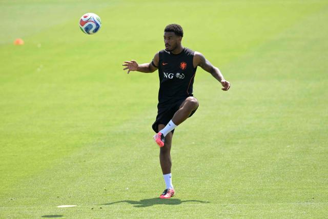 Netherlands' defender #25 Jorrel Hato controls a ball during a training session at KC Current Training Facility in Kansas City on June 10, 2026, ahead of the 2026 World Cup football tournament. (Photo by JUAN MABROMATA / AFP)