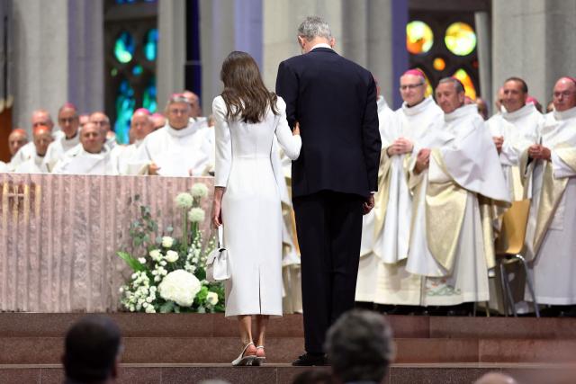 Spain's Felipe VI (R) and Queen Letizia arrive to attend a Holy Mass to be led by Pope Leo XIV in the Basilica of the Sagrada Familia and the inauguration of the Jesus Christ tower in Barcelona, on June 10, 2026. Pope Leo XIV is visiting Spain June 6-12 with stops in Madrid, Barcelona, and the Canary Islands, where he will meet with migrants and organisations dedicated to helping them. (Photo by Josep LAGO / AFP)