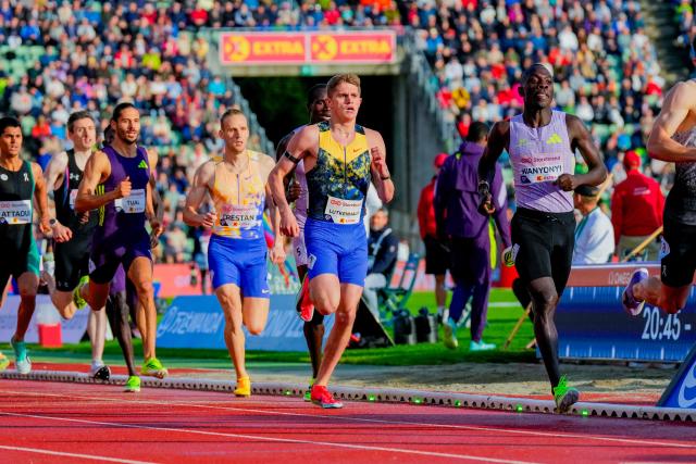 USA's Cooper Lutkenhaus (C) competes to win the Men's 800m event of the Olso Diamond League athletics meeting in Oslo, Norway, on June 10, 2026. (Photo by Heiko Junge / NTB / AFP) / Norway OUT