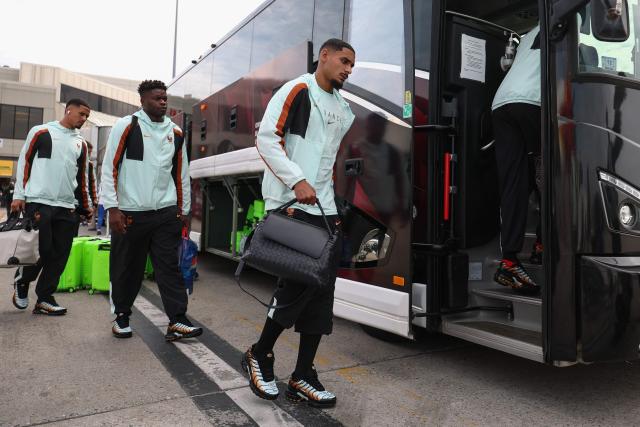 France's defender #17 William Saliba (L), goalkeeper #01 Brice Samba (C) and defender #26 Maxence Lacroix arrive at Logan Aeropuerto Internacional in Boston, Massachusetts on June 10 2026, ahead of the FIFA 2026 World Cup football tournament. (Photo by Franck FIFE / AFP)