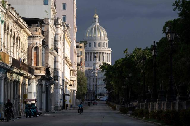 A place traditionally visited by tourists in Vedado appears almost empty due to a lack of visitors in Havana on June 9, 2026. The United Nations High Commissioner for Human Rights on June 8, 2026, urged the United States to "immediately" lift the sanctions that have been accumulating against Cuba since January. "Fuel restrictions imposed since early 2026 and the recent tightening of extraterritorial sanctions are directly harming Cubans, particularly the most vulnerable," Volker Turk said in a statement. (Photo by Pablo PORCIUNCULA / AFP)
