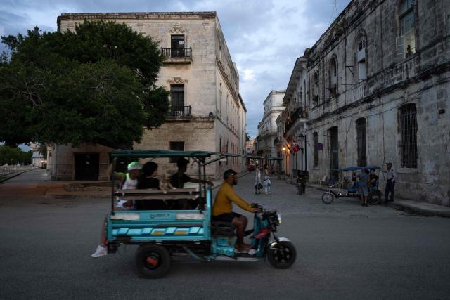 A place traditionally visited by tourists in Old Havana appears almost empty due to a lack of visitors in Havana on June 9, 2026. The United Nations High Commissioner for Human Rights on June 8, 2026, urged the United States to "immediately" lift the sanctions that have been accumulating against Cuba since January. "Fuel restrictions imposed since early 2026 and the recent tightening of extraterritorial sanctions are directly harming Cubans, particularly the most vulnerable," Volker Turk said in a statement. (Photo by Pablo PORCIUNCULA / AFP)