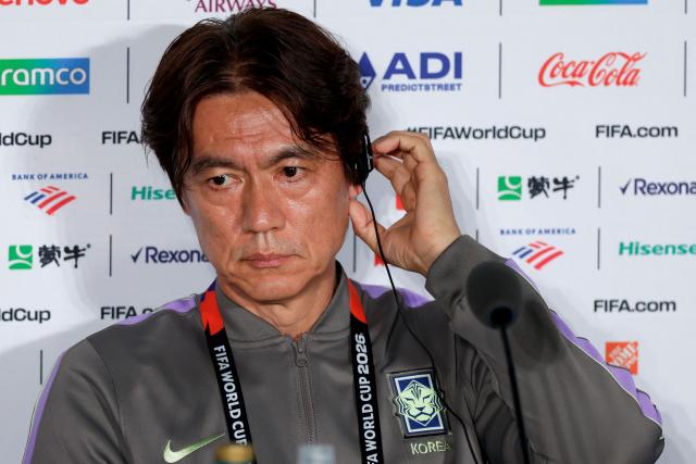 South Korea's head coach Hong Myung-bo gestures during a press conference at the Guadalajara Stadium in Zapopan, Mexico on June 10, 2026, on the eve of the 2026 World Cup football match between South Korea and the Czech Republic. (Photo by Ulises Ruiz / AFP)