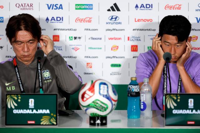 South Korea's head coach Hong Myung-bo (L) and forward Son Heung-min gesture during a press conference at the Guadalajara Stadium in Zapopan, Mexico on June 10, 2026, on the eve of the 2026 World Cup football match between South Korea and the Czech Republic. (Photo by Ulises Ruiz / AFP)