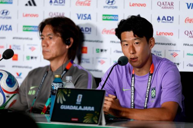 Son South Korea's forward #07 Son Heung-min (R) speaks next to head coach Hong Myung-bo during a press conference at the Guadalajara Stadium in Zapopan, Mexico on June 10, 2026, on the eve of the 2026 World Cup football match between South Korea and the Czech Republic. (Photo by Ulises Ruiz / AFP)