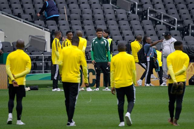 South Africa's players take part in a pitch recognition at the Mexico City Stadium in Mexico City on June 10, 2026, on the eve of the 2026 World Cup football match between Mexico and South Africa. (Photo by Alfredo ESTRELLA / AFP)