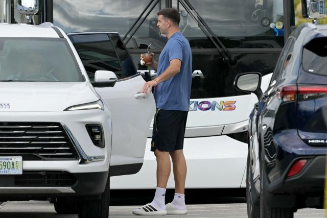 Argentina's goalkeeper Emiliano Martinez gets into a car outside the Origin Kansas City Riverfront hotel in Kansas City on June 10, 2026, ahead of the 2026 World Cup football tournament. (Photo by JUAN MABROMATA / AFP)