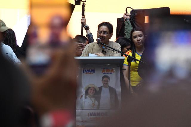 Colombia's presidential candidate for the Pacto Historico party, Ivan Cepeda (C), speaks during a campaign rally in Medellin, Colombia on June 10, 2026. Colombia will hold the runoff presidential election on June 21. (Photo by Jaime SALDARRIAGA / AFP)