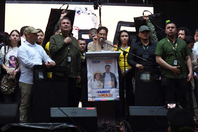 Colombia's presidential candidate for the Pacto Historico party, Ivan Cepeda (C), speaks during a campaign rally in Medellin, Colombia on June 10, 2026. Colombia will hold the runoff presidential election on June 21. (Photo by Jaime SALDARRIAGA / AFP)