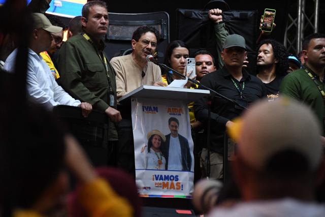 Colombia's presidential candidate for the Pacto Historico party, Ivan Cepeda (C), speaks during a campaign rally in Medellin, Colombia on June 10, 2026. Colombia will hold the runoff presidential election on June 21. (Photo by Jaime SALDARRIAGA / AFP)
