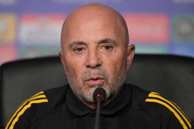 (FILES) Atletico Mineiro’s Argentine head coach Jorge Sampaoli speaks during a press conference at the Defensores del Chaco Stadium in Asuncion on November 21, 2025, ahead of the Copa Sudamericana final football match between Argentina’s Lanus and Brazil’s Atletico Mineiro. Argentine Jorge Sampaoli, who managed his national team at the 2018 World Cup in Russia and Chile at the 2014 World Cup in Brazil, is set to become the new head coach of Talleres de Cordoba, where he will make his debut as a first divission manager in his home country, the club announced on June 10, 2026. (Photo by JUAN MABROMATA / AFP)