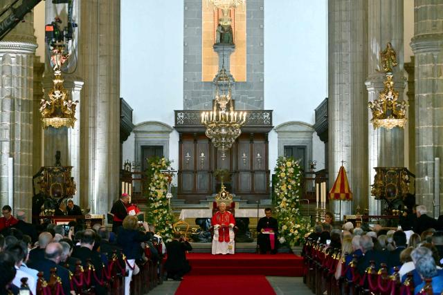 Pope Leo XIV (C) attends a meeting with bishops, priests, deacons, religious, seminarians and pastoral workers in the cathedral of Saint Anne in Las Palmas on the Canary Island of Gran Canaria, a place accustomed to the arrival of migrants, on June 11, 2026. Pope Leo XIV is visiting Spain June 6-12 with stops in Madrid, Barcelona, and the Canary Islands, where he will meet with migrants and organisations dedicated to helping them. (Photo by Stefano RELLANDINI / AFP)