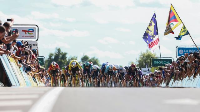 Riders sprint to the finish line of the 5th stage of the Tour Auvergne-Rhone-Alpes cycling race (formerly known as the Criterium du Dauphine), 195,8km between Saint-Chamond and Villars-les-Dombes, central France, on June 11, 2026. (Photo by Anne-Christine POUJOULAT / AFP)