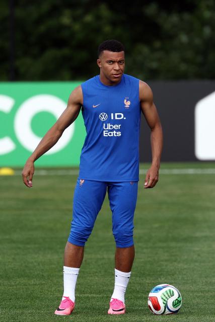 France's forward #10 Kylian Mbappe takes part in a training session during the 2026 World Cup football tournament at Bentley University in Waltham, Boston on June 11, 2026. (Photo by FRANCK FIFE / AFP)