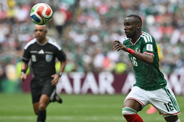 Mexico's forward #16 Julian Quinones eyes the ball during the 2026 World Cup Group A football match between Mexico and South Africa at the Mexico City Stadium in Mexico City on June 11, 2026. (Photo by Yuri CORTEZ / AFP)