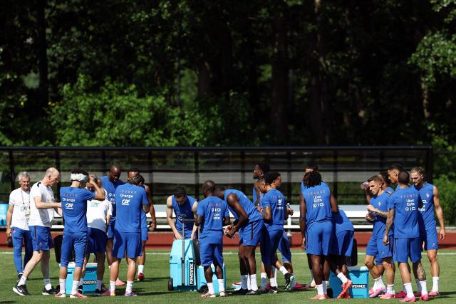 France playrs pause for drinks during a training session at the 2026 World Cup football tournament at Bentley University in Waltham, Boston on June 11, 2026. (Photo by FRANCK FIFE / AFP)