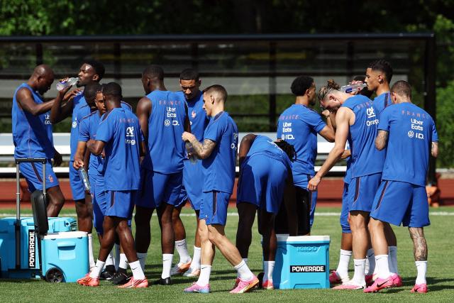 France playrs pause for drinks during a training session at the 2026 World Cup football tournament at Bentley University in Waltham, Boston on June 11, 2026. (Photo by FRANCK FIFE / AFP)