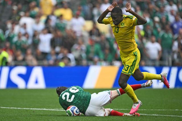 Mexico's midfielder #26 Brian Gutierrez is fouled by South Africa's midfielder #13 Sphephelo Sithole during the 2026 World Cup Group A football match between Mexico and South Africa at the Mexico City Stadium in Mexico City on June 11, 2026. (Photo by CARL DE SOUZA / AFP)