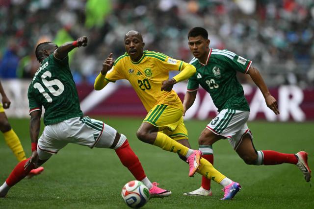 Mexico's forward #16 Julian Quinones, South Africa's defender #20 Khuliso Mudau and Mexico's defender #23 Jesus Gallardo fight for the ball during the 2026 World Cup Group A football match between Mexico and South Africa at the Mexico City Stadium in Mexico City on June 11, 2026. (Photo by CARL DE SOUZA / AFP)
