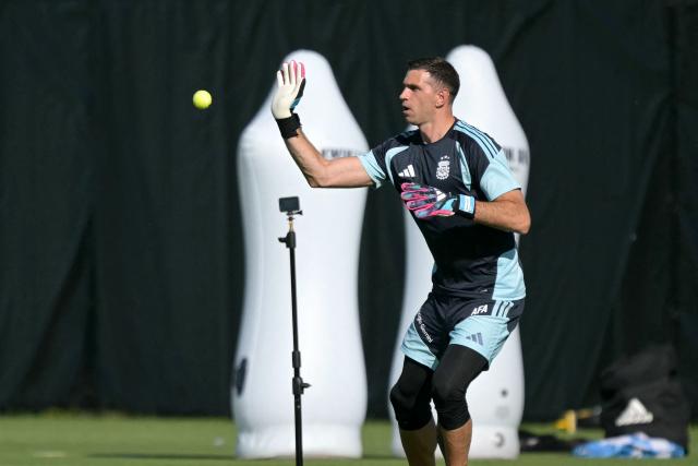 Argentina's goalkeeper Emiliano Martinez takes part in a training session during the 2026 World Cup football tournament at Sporting KC Training Centre in Kansas City on June 11, 2026. (Photo by JUAN MABROMATA / AFP)