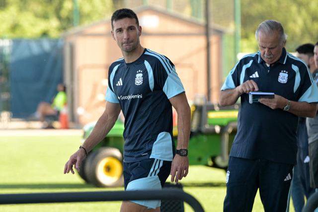 Argentina's head coach Lionel Scaloni gestures as he arrives for a training session during the 2026 World Cup football tournament at Sporting KC Training Centre in Kansas City on June 11, 2026. (Photo by JUAN MABROMATA / AFP)