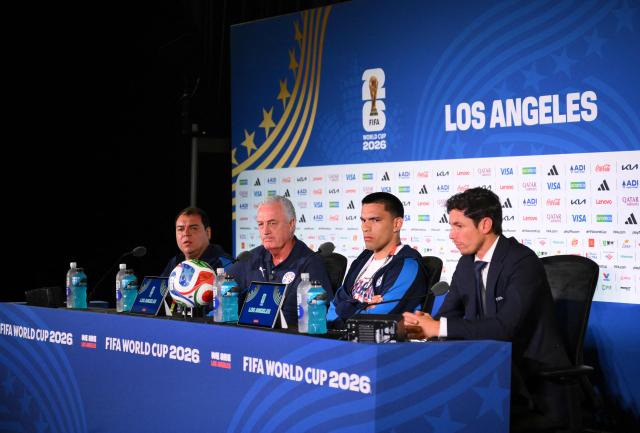 Paraguay's Argentine head coach Gustavo Alfaro (C-L) and midfielder Diego Gomez (C-R) give a press conference at Los Angeles Stadium in Inglewood on June 11, 2026, on the eve of the 2026 World Cup football match between USA and Paraguay. (Photo by Patrick T. Fallon / AFP)