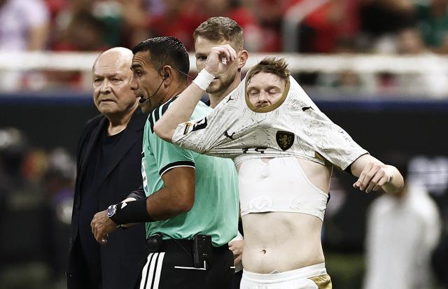 Czech Republic's midfielder #15 Pavel Sulc prepares to enter the pitch during the 2026 World Cup Group A football match between South Korea and the Czech Republic at the Guadalajara Stadium in Zapopan on June 11, 2026. (Photo by Ulises RUIZ / AFP)