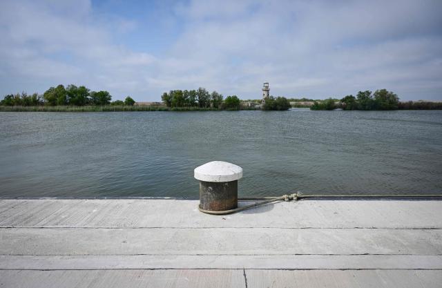 This picture shows the recently modernised quay after the three-year long construction work in Sulina city, Romania, on May 08, 2026. Many Romanians living near the border feel unprotected as dozens of airspace breaches were confirmed. They receive phone alerts about possible drone danger, usually during the night. In four years of war, as Russia bombed Ukrainian ports, Romanians living near the border got used to the sound of drones approaching, sometimes even crashing on national soil. NATO and the European Union are working on a possible "drone wall", with Romania, which shares a 650-km border with Ukraine, asking for capabilities from the middle of the continent to be moved on the eastern flank. (Photo by Daniel MIHAILESCU / AFP)