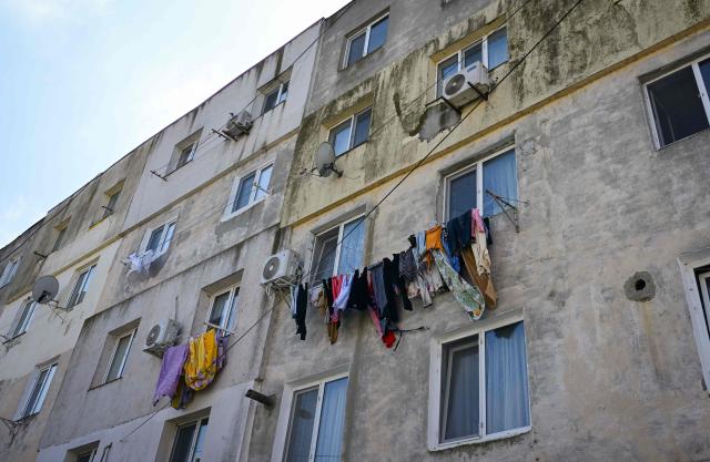 This picture shows laundry streched to dry on the outside of a block of flats in Sulina city, Romania, on May 08, 2026. Many Romanians living near the border feel unprotected as dozens of airspace breaches were confirmed. They receive phone alerts about possible drone danger, usually during the night. In four years of war, as Russia bombed Ukrainian ports, Romanians living near the border got used to the sound of drones approaching, sometimes even crashing on national soil. NATO and the European Union are working on a possible "drone wall", with Romania, which shares a 650-km border with Ukraine, asking for capabilities from the middle of the continent to be moved on the eastern flank. (Photo by Daniel MIHAILESCU / AFP)