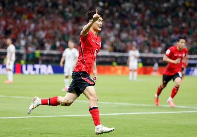 South Korea's midfielder #06 Hwang In-beom celebrates scoring his team's first goal during the 2026 World Cup Group A football match between South Korea and the Czech Republic at the Guadalajara Stadium in Zapopan on June 11, 2026. (Photo by Ulises RUIZ / AFP)