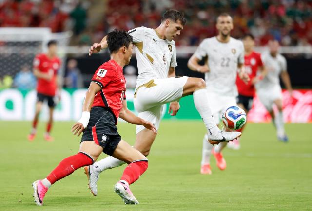 South Korea's forward #18 Oh Hyeon-gyu and Czech Republic's defender #04 Robin Hranac fight for the ball during the 2026 World Cup Group A football match between South Korea and the Czech Republic at the Guadalajara Stadium in Zapopan on June 11, 2026. (Photo by Ulises RUIZ / AFP)