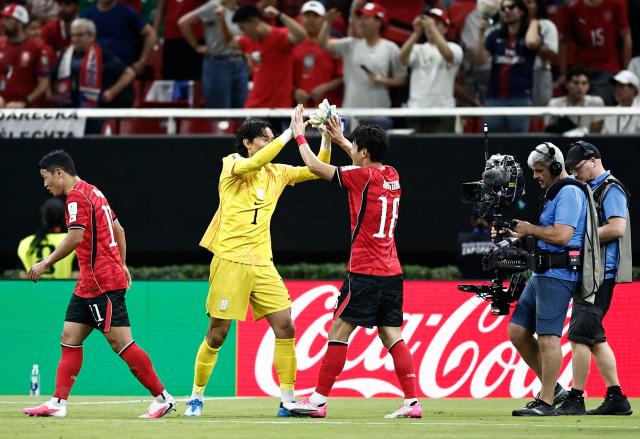 South Korea's goalkeeper #01 Kim Seung-gyu and teammate midfielder #16 Park Jin-seob celebrate after winning the 2026 World Cup Group A football match between South Korea and the Czech Republic at the Guadalajara Stadium in Zapopan on June 11, 2026. (Photo by Ulises RUIZ / AFP)
