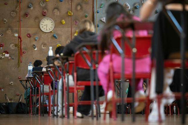 (FILES) Pupils take part in the baccalaureate philosophy exam at the lycee Michel de Montaigne in Mulhouse, eastern France, on June 16, 2025. More than 700,000 candidates across France take the 2026 session of the Baccalaureat or "bac", the secondary school diploma required for access to higher education, with written exams running from June 15 to 18 and oral examinations through early July. (Photo by SEBASTIEN BOZON / AFP)
