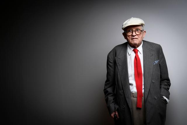 (FILES) British artist David Hockney poses during a photo session at the Pompidou Centre in Paris, on June 16, 2017. British artist David Hockney has died aged 88, it was announced on June 12, 2026. British artist David Hockney's paintings captured the world in brilliant colour, from carefree 1960s California to the bucolic landscapes of his native Yorkshire. (Photo by Martin BUREAU / AFP)