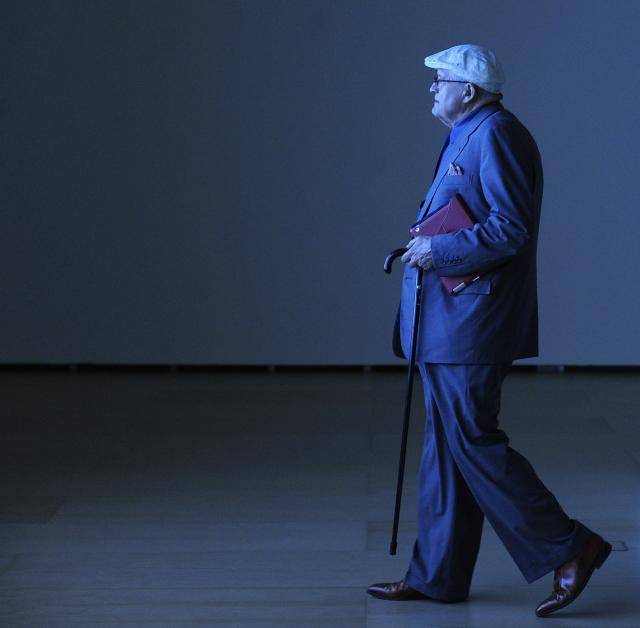 (FILES) British artist David Hockney looks at a video-installation during his visit to the exhibition "David Hockney, a Bigger Picture", on May 14, 2012, at the Guggenheim Bilbao Museum. British artist David Hockney, considered one of the most influential and defining figures in contemporary art, whose paintings captured the world in brilliant colour, has died aged 88, his public relations agent announced on June 12, 2026. (Photo by Rafa RIVAS / AFP)